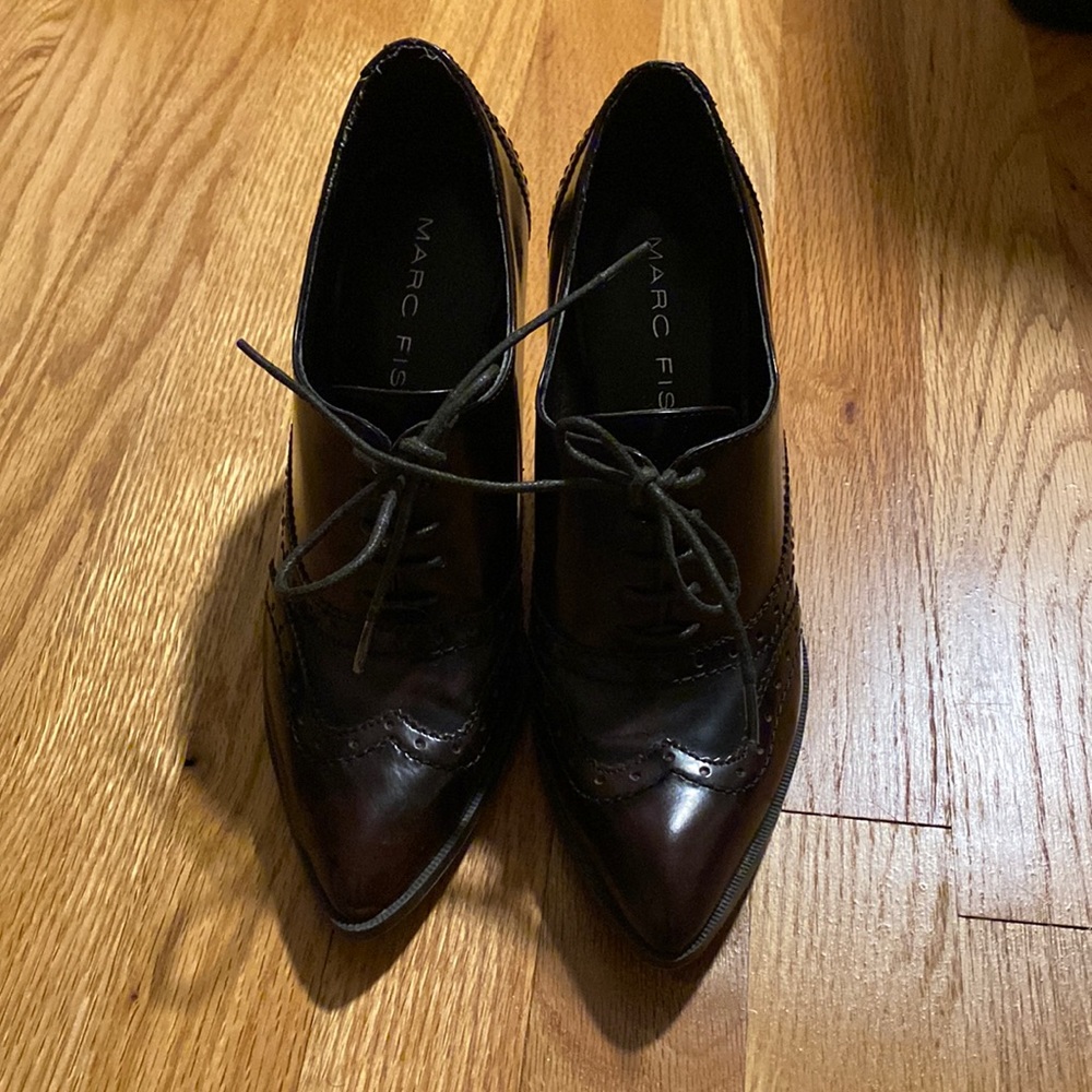 Marc Fisher Oxford Lace-Up Pumps. Size 7M. In great condition.